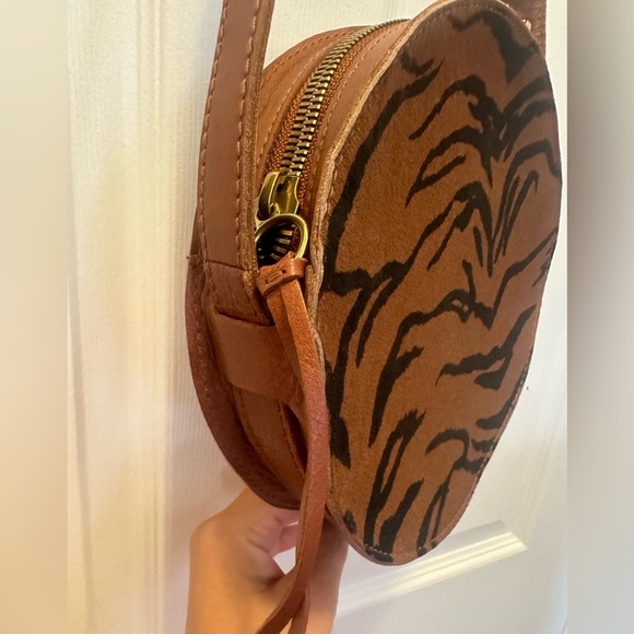 Madewell Round Crossbody, 100% leather & calf hair. Brown, Adjustable strap. - Picture 4 of 7